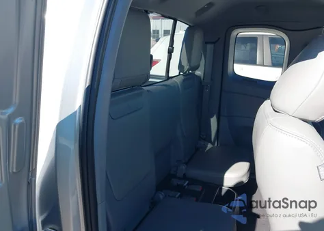 2013 Toyota Tacoma z USA, uszkodzony, nr VIN 5TFTX4CN5DX031460
